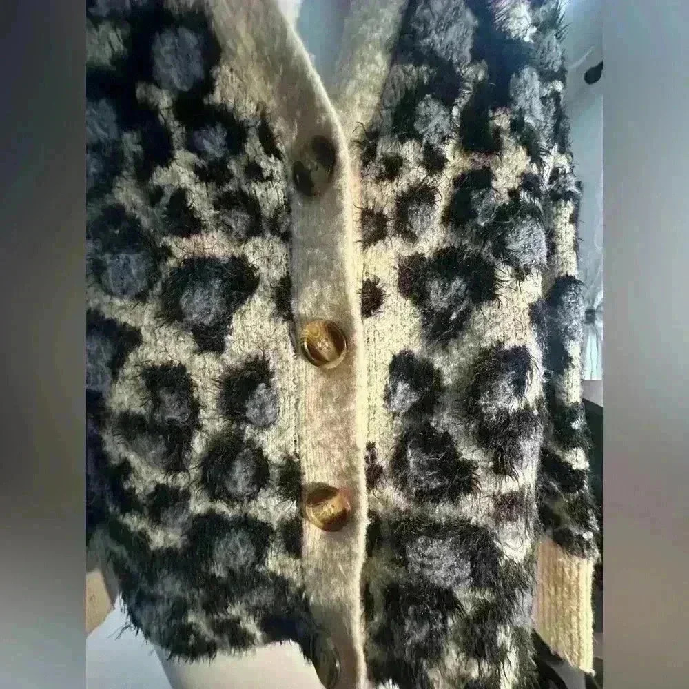 Super Soft Button Front Cardigan Animal Print XL - Picture 4 of 8